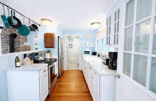 Brimfield House | Bungalow 19 by the Little Alum Lake in Brimfield
