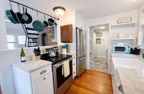 Brimfield House | Bungalow 19 by the Little Alum Lake in Brimfield