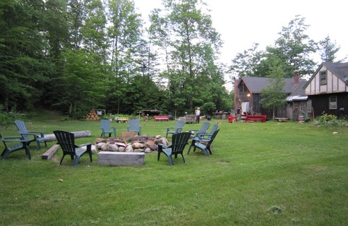 Hill Cabin | BUNK'D Cabin 1 mile from 30' Waterfall Profile Falls, tent in yard. Dogs ok