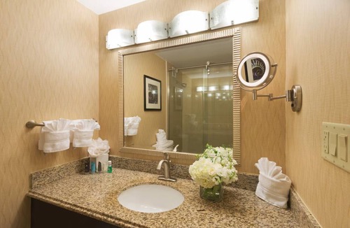 Woburn Hotel | Burlington Mall 2 Queen Room with Pool & Gym