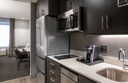 Quincy Apartment | Business Center + Breakfast | Near Central Boston