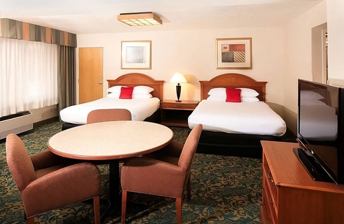 St. George Hotel | Business Travel, Comfy Unit Near Attractions, Parking, Breakfast