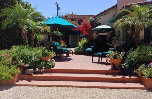 Montecito House | BUTTERFLY BEACH HOUSE.3MIN WALK TO BUTTERFLY BEACH & VILLAGE,8 MIN BILTMORE