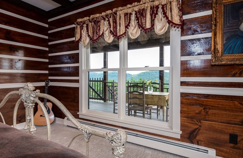 Chelsea House | Button Up Farm - Wonderful 4+ bedroom house in Chelsea RELAX. PEEP. REPEAT.
