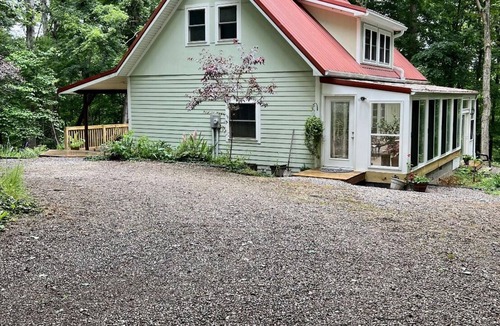 Kerr House | Caban YnY Coed “Welsh” Cabin in the Woods No cleaning fee and Taxes all include