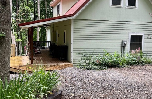 Kerr House | Caban YnY Coed “Welsh” Cabin in the Woods No cleaning fee and Taxes all include