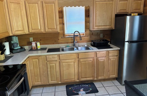 Clear Creek Cabin | {CABIN #2 of 4}"THE COMFORT ZONE" PET FRIENDLY 5 STAR CABIN