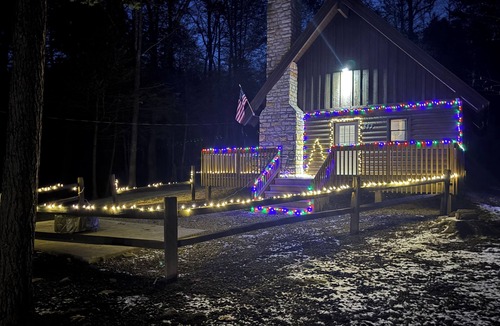 Clear Creek Cabin | {CABIN #2 of 4}"THE COMFORT ZONE" PET FRIENDLY 5 STAR CABIN
