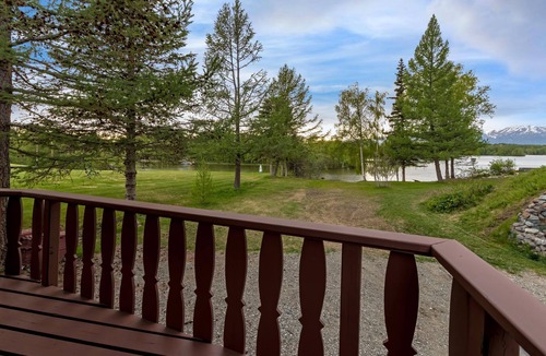 Palmer Cabin | Cabin By The Lake centrally located, full kitchen, washer & dryer