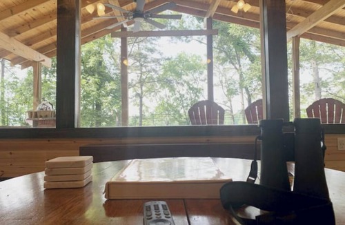 Houston House | Cabin on lake, great view, covered deck & hot tub