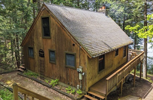 Casco House | Cabin Over the Pond