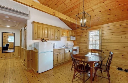 Northport Cabin | Cabin surrounded in nature walks, equipped with kitchen, fireplace, AC