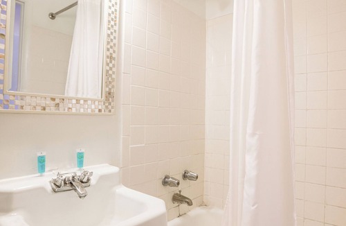 Short Creek Hotel | Cadiz Motel by OYO on route 250