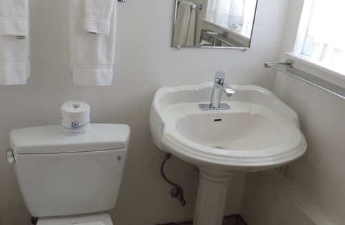 Cambria Hotel | Cambria Palms Motel