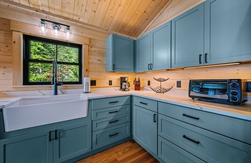Andover House | Camp 16 | NEWLY Renovated! Sandy Beach, Private Dock, Mooring, Fire Pit