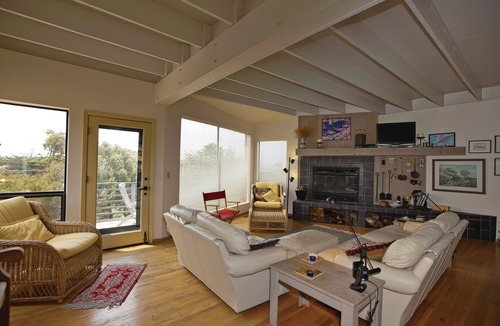 Dillon Beach House | CAMP DAVID ~ A LIGHT FILLED CONTEMPORARY HOME. MINUTES FROM BEACH. SLEEPS 4.
