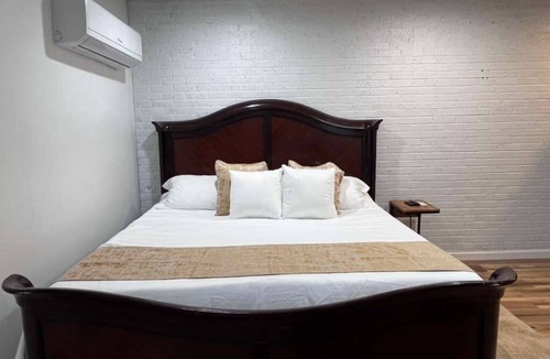Elkins House | CampRV Lookout Apartment – Peaceful Scenic Escape