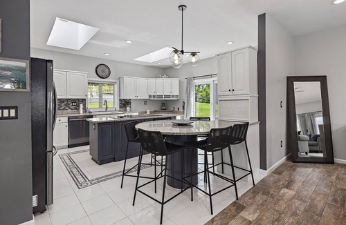 Danbury House | Candlewood Lakefront 3bd/2 bath house w/180 degree views!