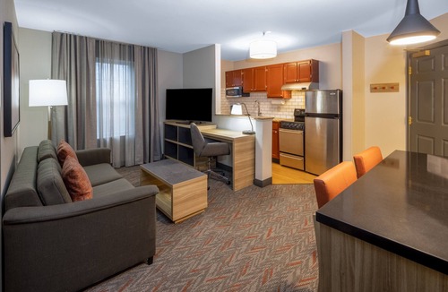 Danvers Hotel | Candlewood Suites Boston North Shore Danvers by IHG