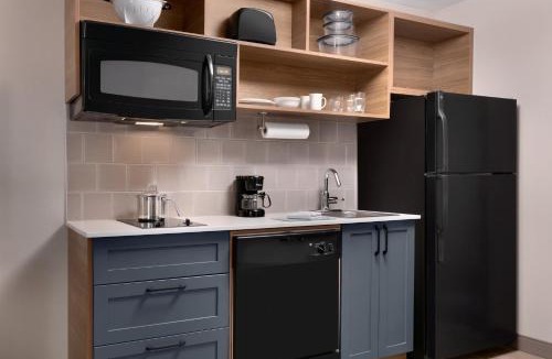 Frederick Hotel | Candlewood Suites Frederick by IHG