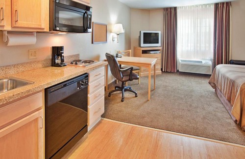 Junction City Hotel | Candlewood Suites Junction City - Ft. Riley by IHG
