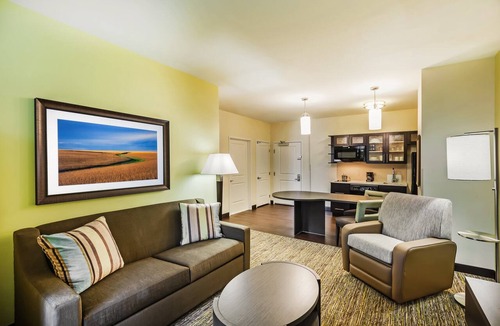 Lenexa Hotel | Candlewood Suites Lenexa - Overland Park Area by IHG