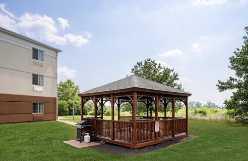 Windsor Locks Hotel | Candlewood Suites Windsor Locks by IHG