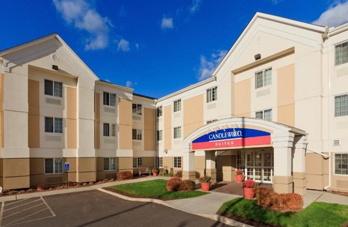 Windsor Locks Hotel | Candlewood Suites Windsor Locks by IHG