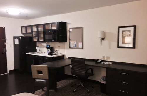 Austintown Hotel | Candlewood Suites Youngstown W I-80 Niles Area by IHG