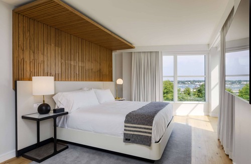 Downtown Portland Hotel | Canopy by Hilton Portland Waterfront