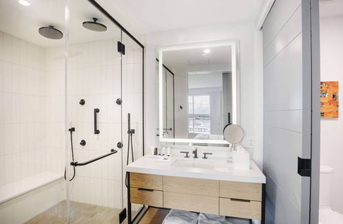 Downtown Portland Hotel | Canopy by Hilton Portland Waterfront