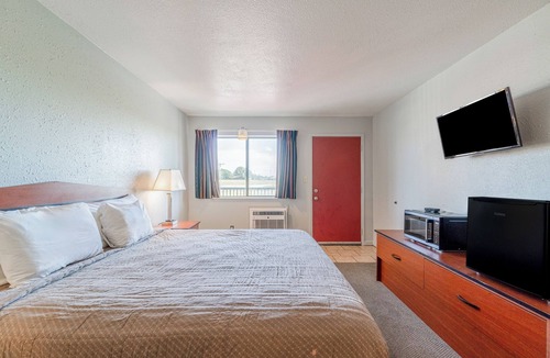 Aurora Hotel | Capital O Aurora Inn Monett US 60