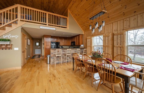 Cub Run House | Captain's Cove+ Nolin Lake + Mammoth Cave + Arcade + Hot Tub, Expansive Lakefront Home on Nolin Lake.
