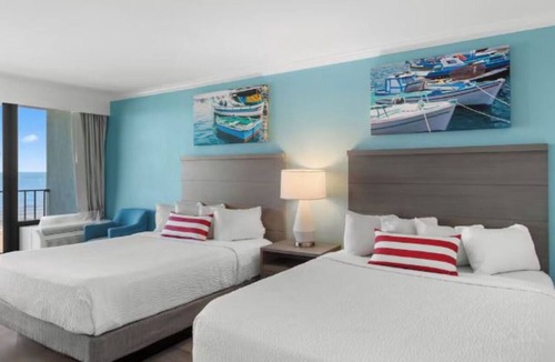 Myrtle Beach Hotel | Captain’s Beach Base | Schooner Building Oceanfront Stay