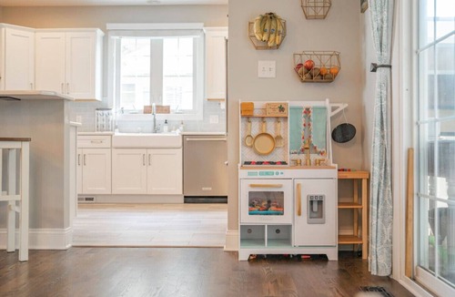 Pilottown Village House | Captains Quarters in Charming Lewes!