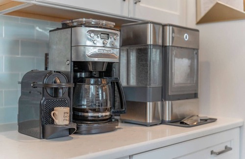 Pilottown Village House | Captains Quarters in Charming Lewes!