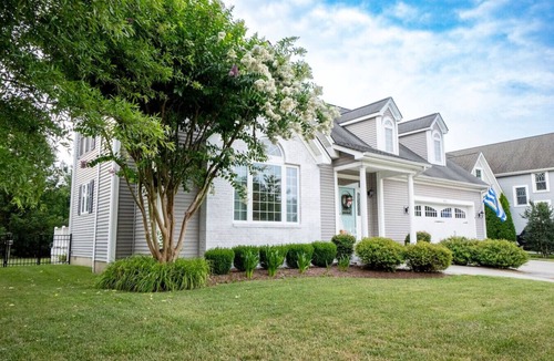 Pilottown Village House | Captains Quarters in Charming Lewes!