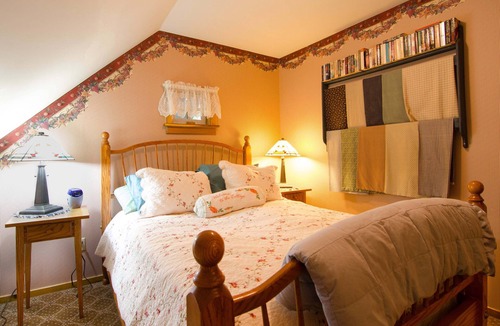Harpers Ferry Bed & Breakfast | Caravan Suite location Private Lily Garden BnB