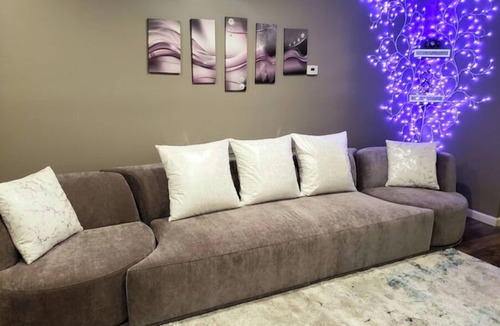 University Area House | Caribou Flat: Fire & Ice. Theater, Firepit & Yard!