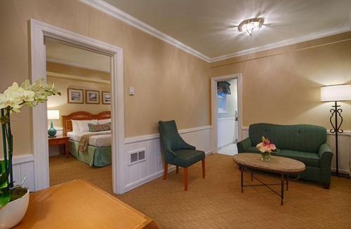 Northeast Carmel Hotel | Carmel Bay View Inn