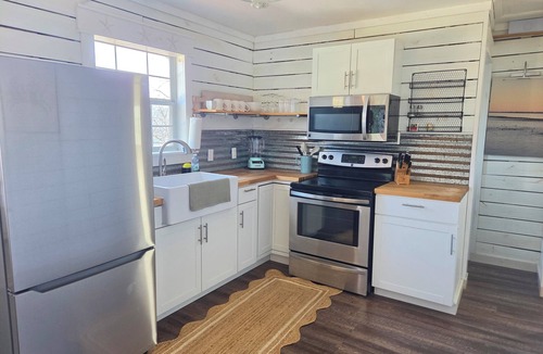 Garfield Cottage | CAROLINA COTTAGE-Peaceful 1-bedroom cottage in Garfield with lake view