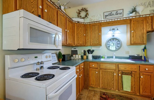 Carbon Hill Cabin | Carp's Cabin: 2 bedroom budget-friendly, modern farmhouse w/hot tub, NO WIFI