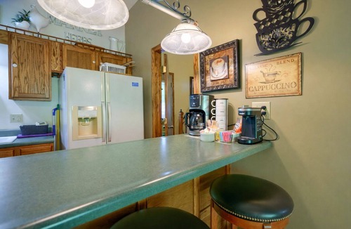 Carbon Hill Cabin | Carp's Cabin: 2 bedroom budget-friendly, modern farmhouse w/hot tub, NO WIFI