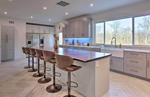 Hewitt Villa | 'Carpathia West Estate' - 7-Bedroom Villa!