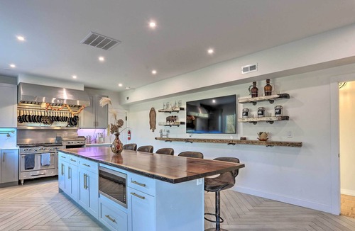 Hewitt Villa | 'Carpathia West Estate' - 7-Bedroom Villa!