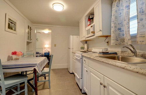 Wells Hotel | Carriage House Motel Cottages & Suites