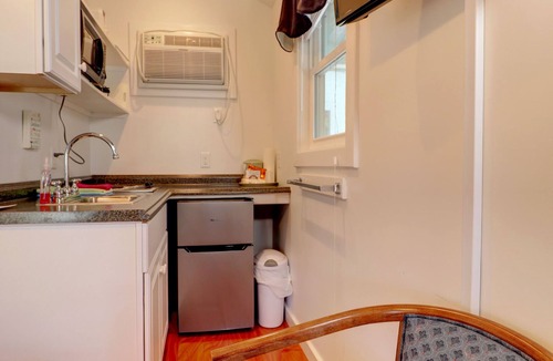 Wells Hotel | Carriage House Motel Cottages & Suites