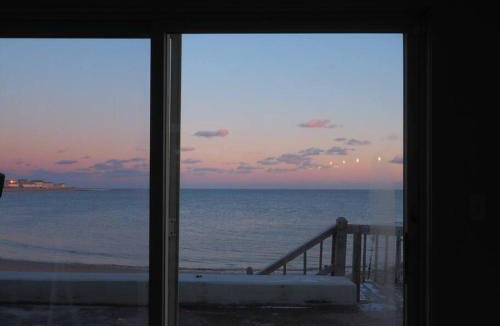 Morgan Point Villa | Casa al Mare Beachfront Retreat King Bed Near Yale