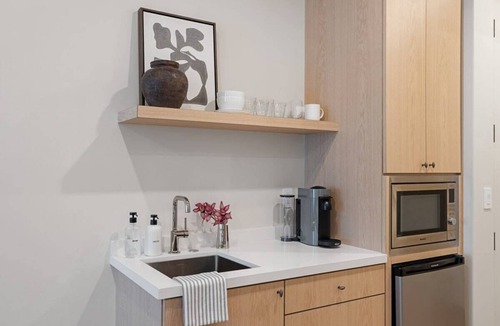 Oak Park Apartment | Casa Iglesia Studio 203