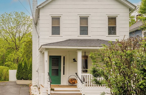 Tivoli House | Casa Tivoli - Upstate Getaway in Charming Village